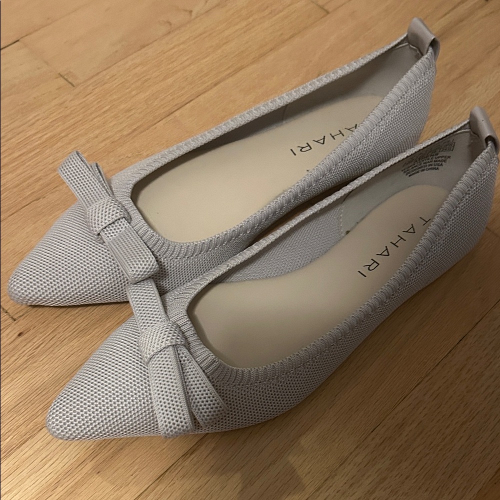 Tahari Women's Light Gray Pointed Bow Flats
